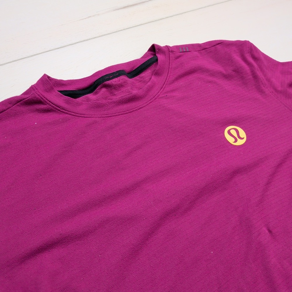 Lululemon License to Train T-Shirt Mens XL Relaxed Fit Short Sleeve‎ Purple